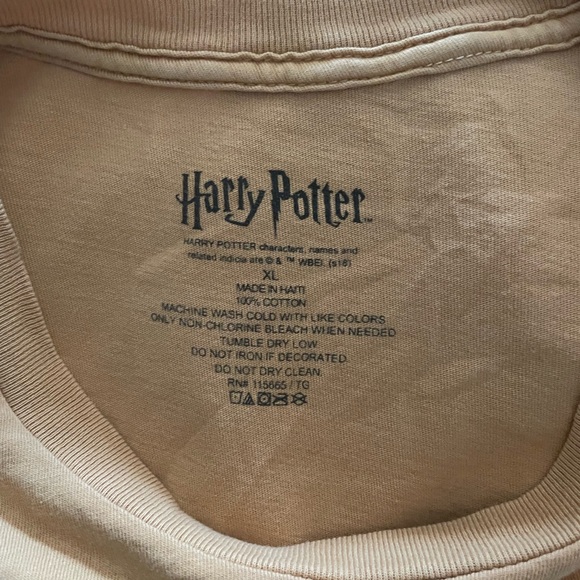 Hufflepuff Tee - Picture 4 of 4